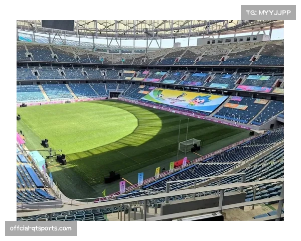 大连梭鱼湾足球场设施升级，提升观赛体验